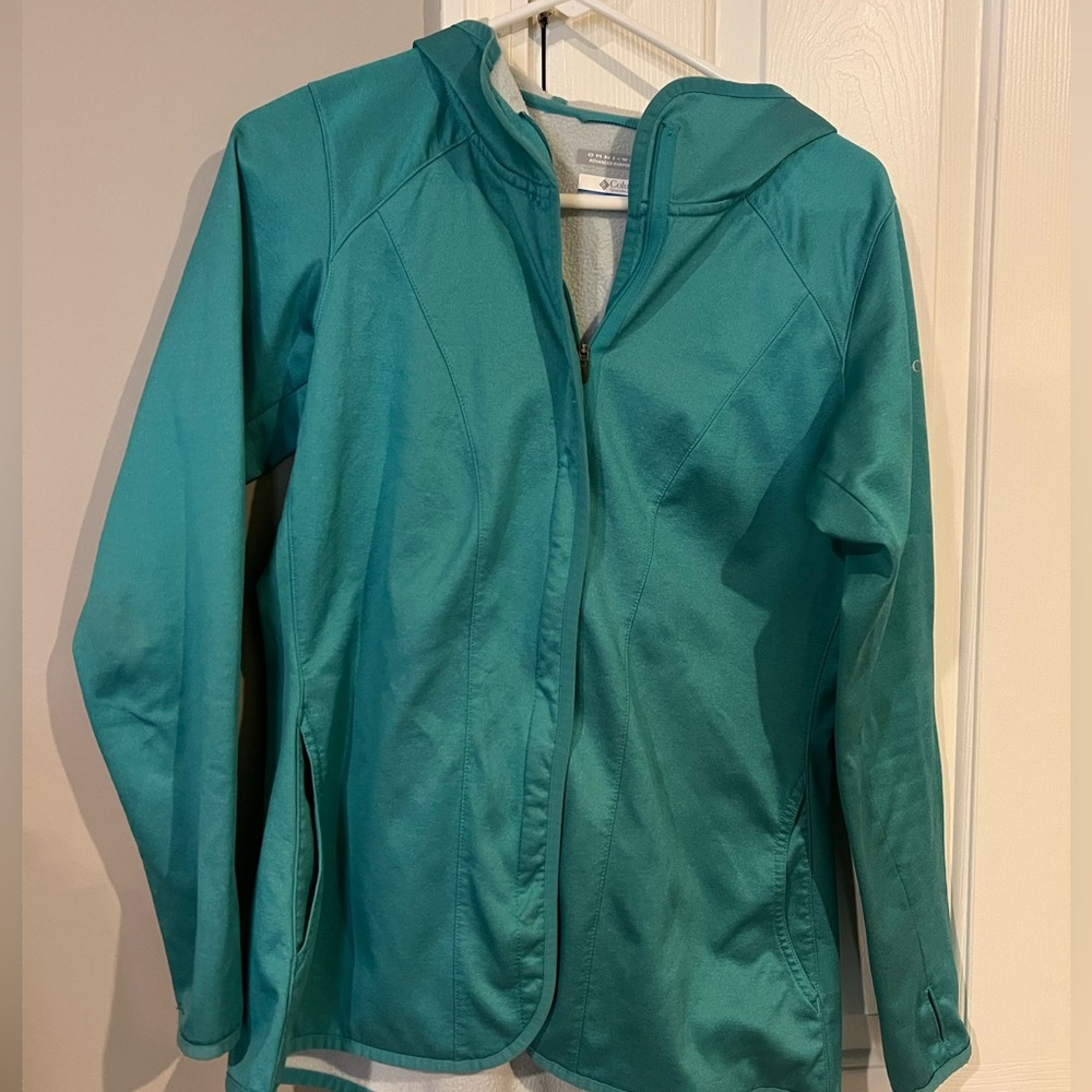 Columbia Women's Aqua Light Weight Jacket